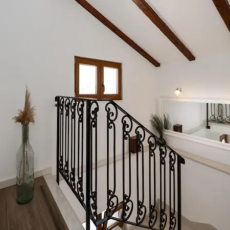 Villa In With Infinity Pool & Views Makarska