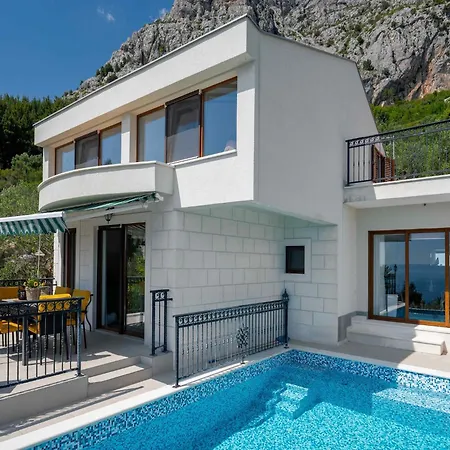 Amare, With Pool And Garden * Makarská